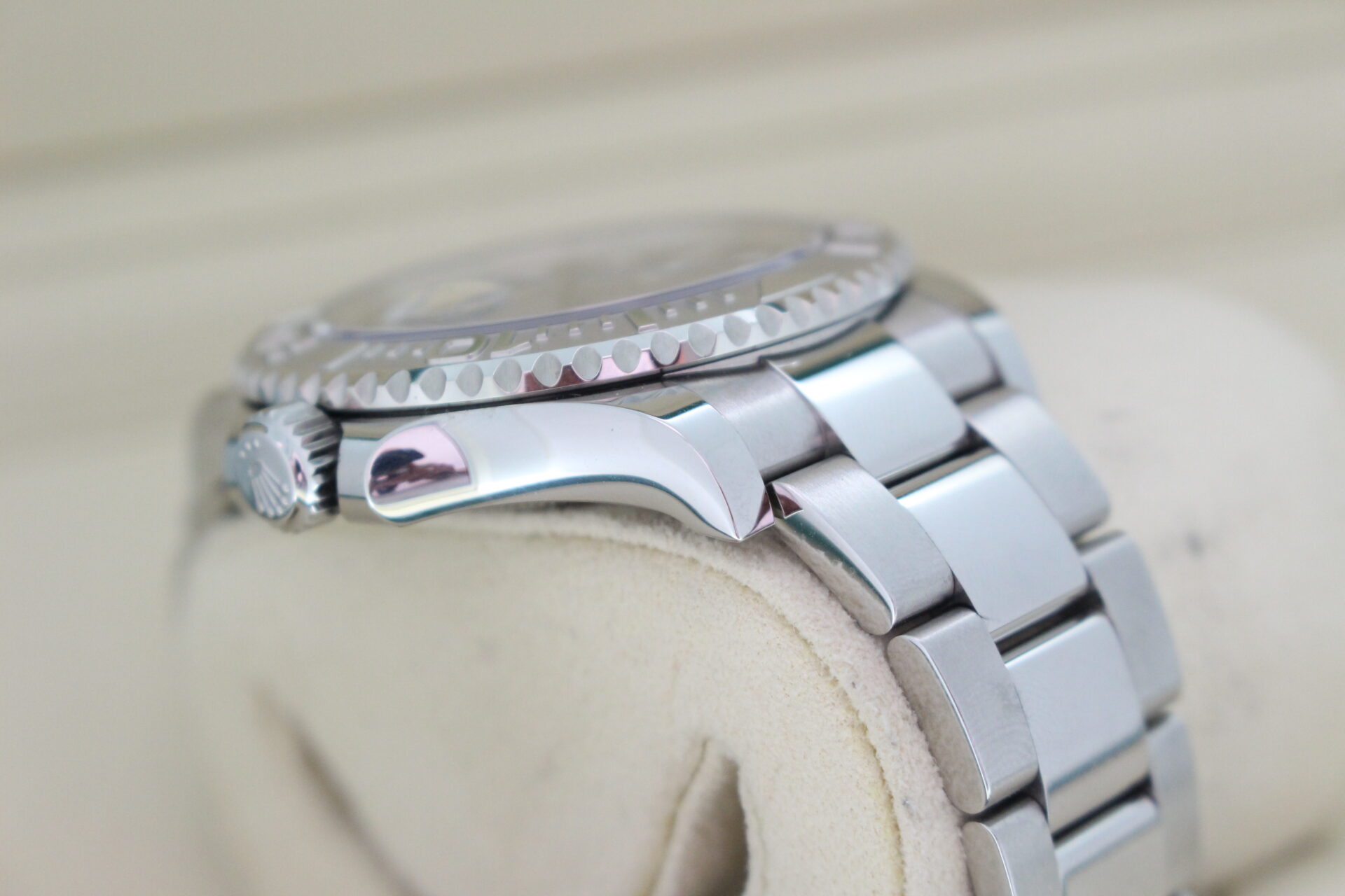 Rolex Yacht-Master 40 126622 angle of crown