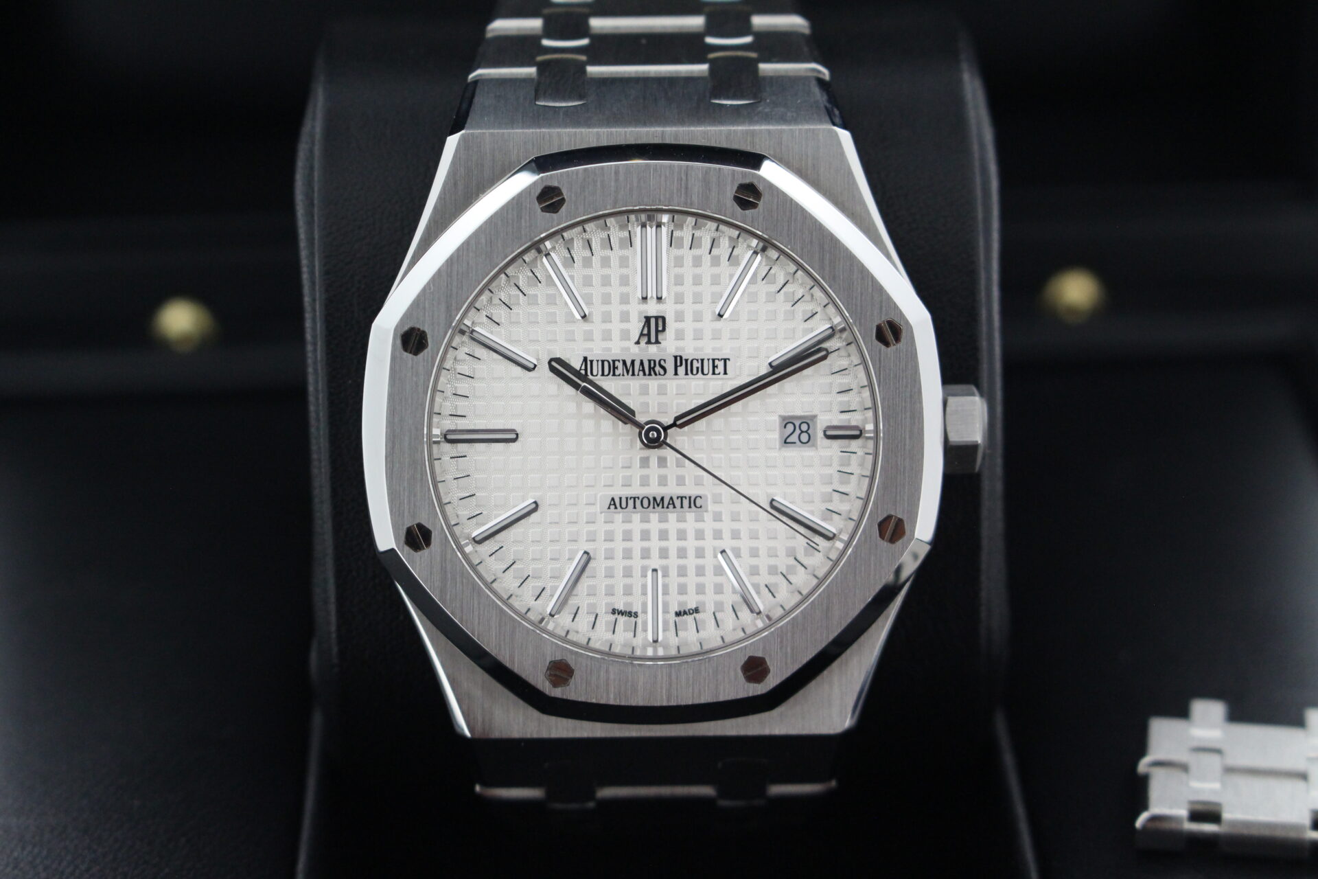 Close up of Audemars Piguet Royal Oak 15400ST in it's box with link