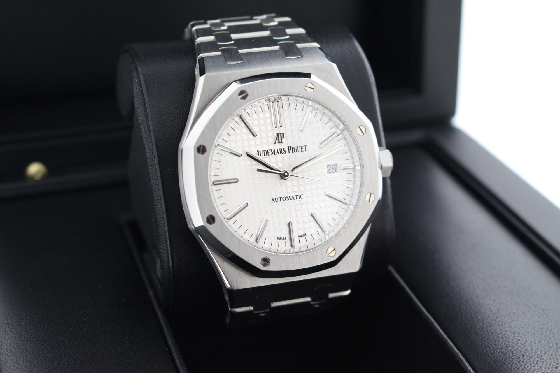 Audemars Piguet Royal Oak 15400ST facing towards the right to show the left angle