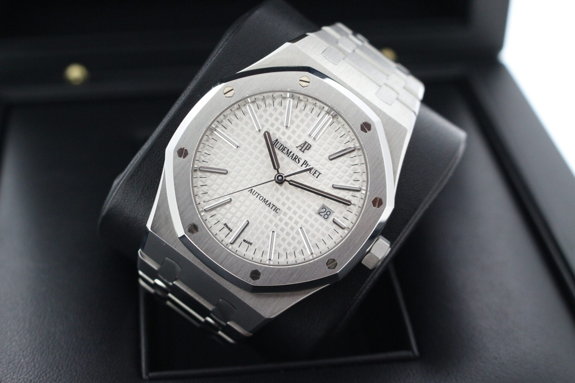 Audemars Piguet Royal Oak 15400ST tilted
