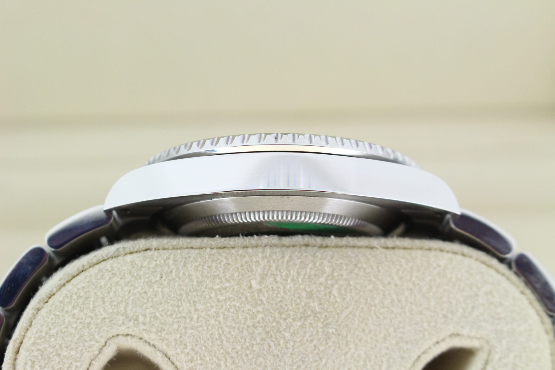 Rolex submariner case side