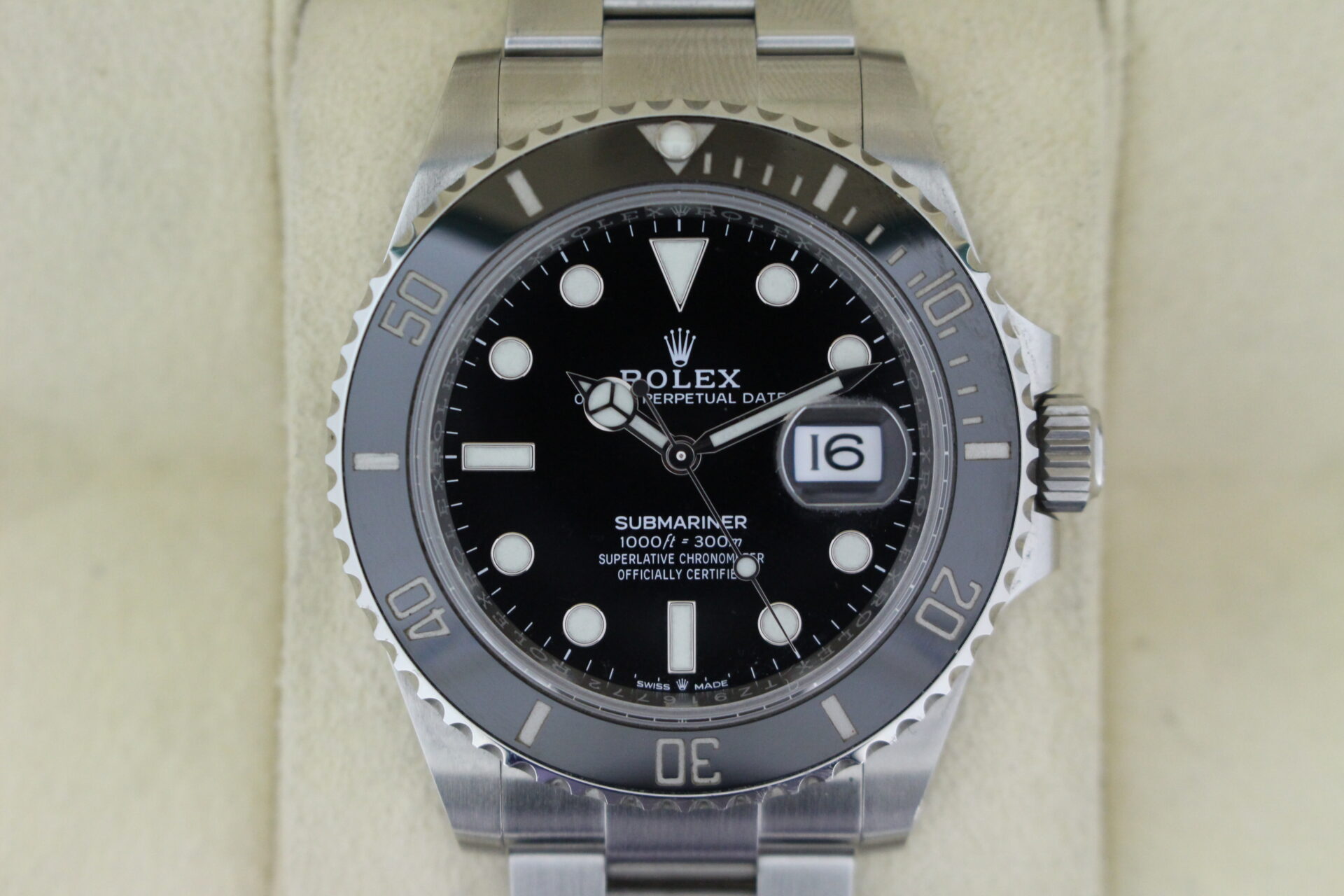 Close up picture of rolex submariner 41