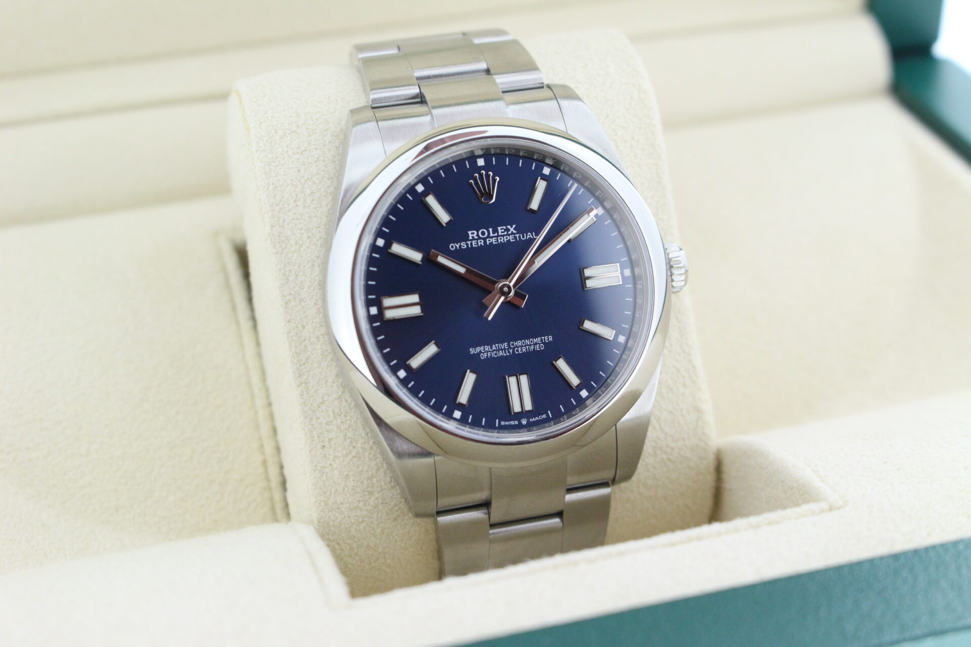 Rolex Oyster Perpetual 41 124300 facing towards the right to show the left angle