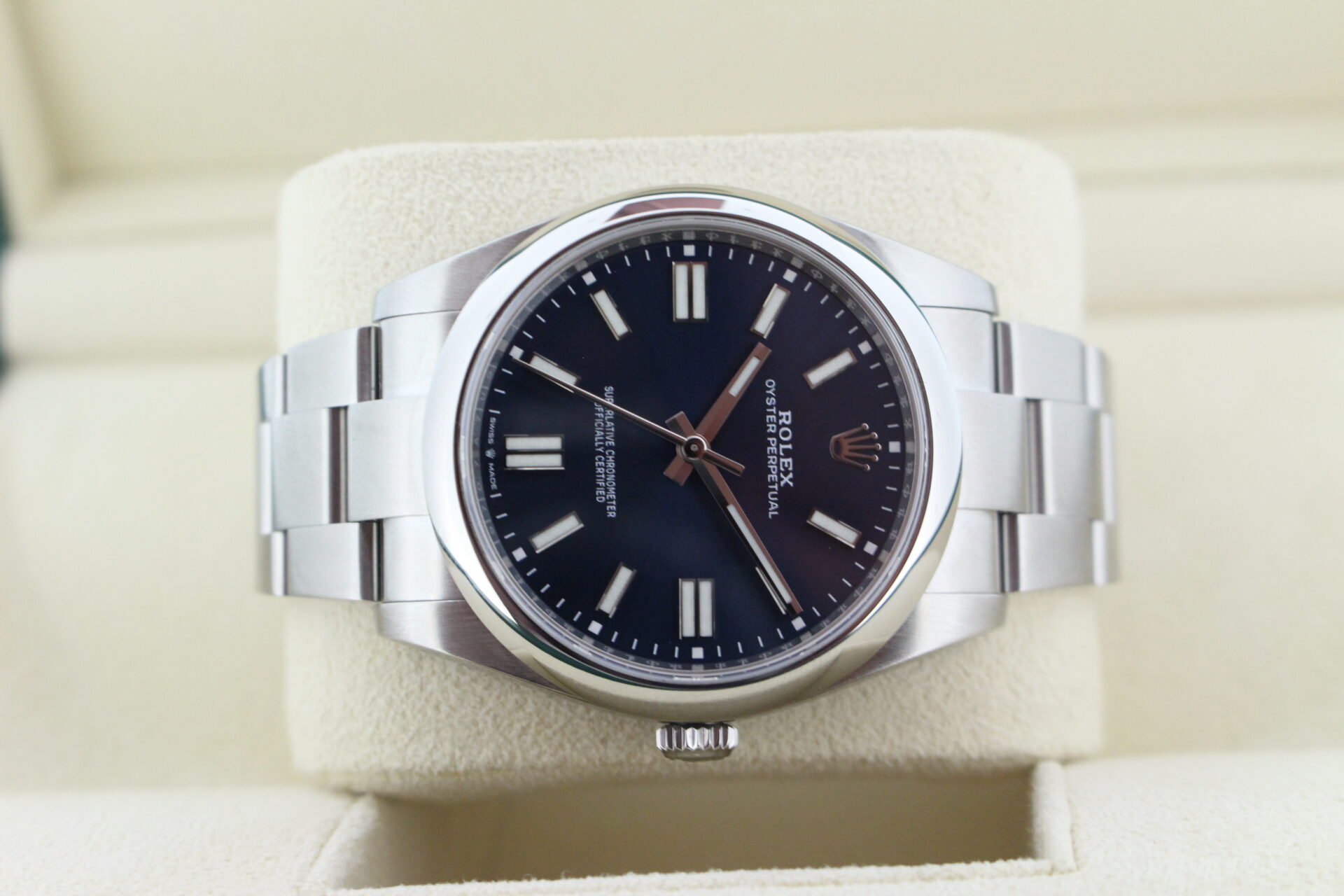 Rolex Oyster Perpetual 41 124300 on it's side