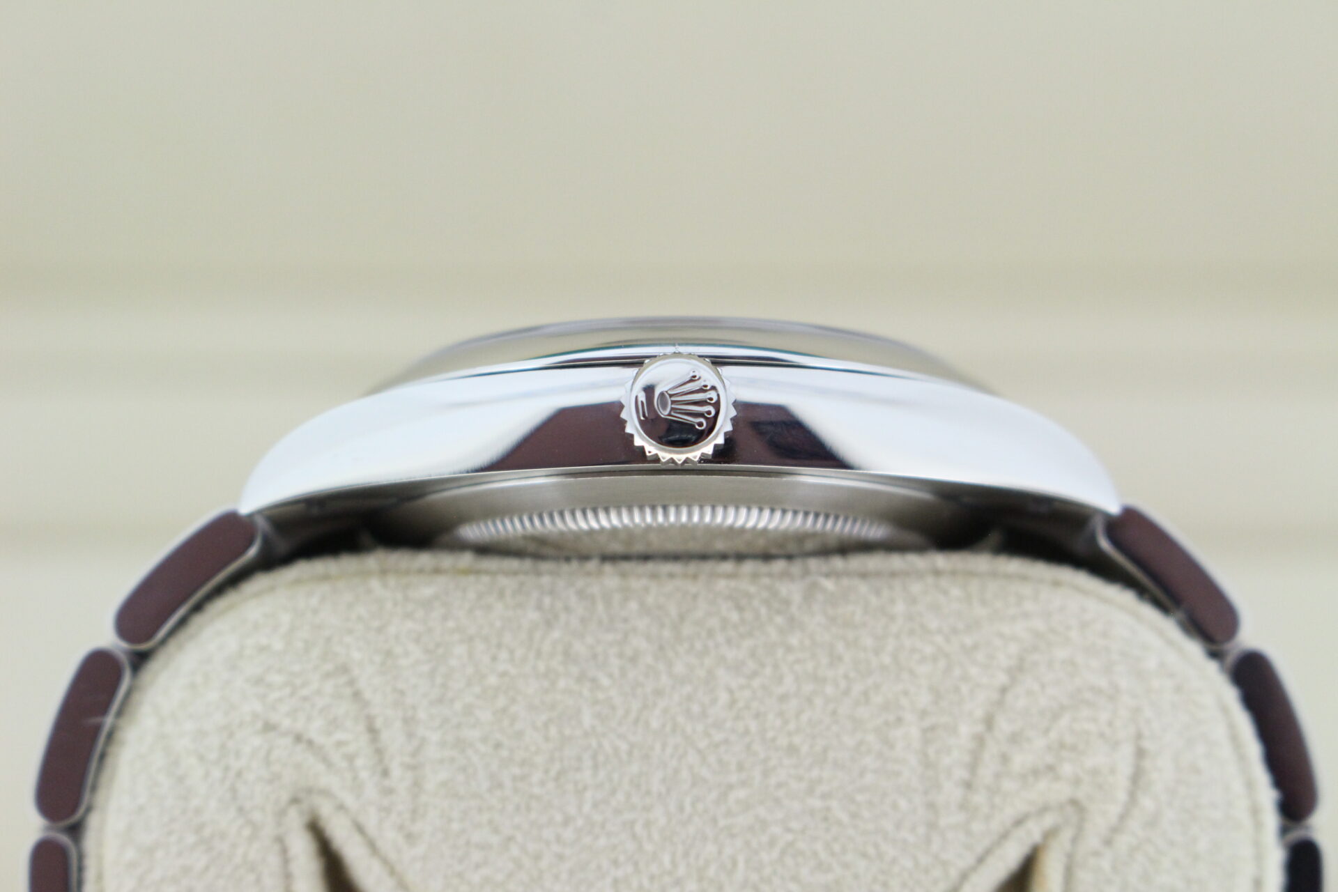 Rolex Oyster Perpetual 41 124300 crown