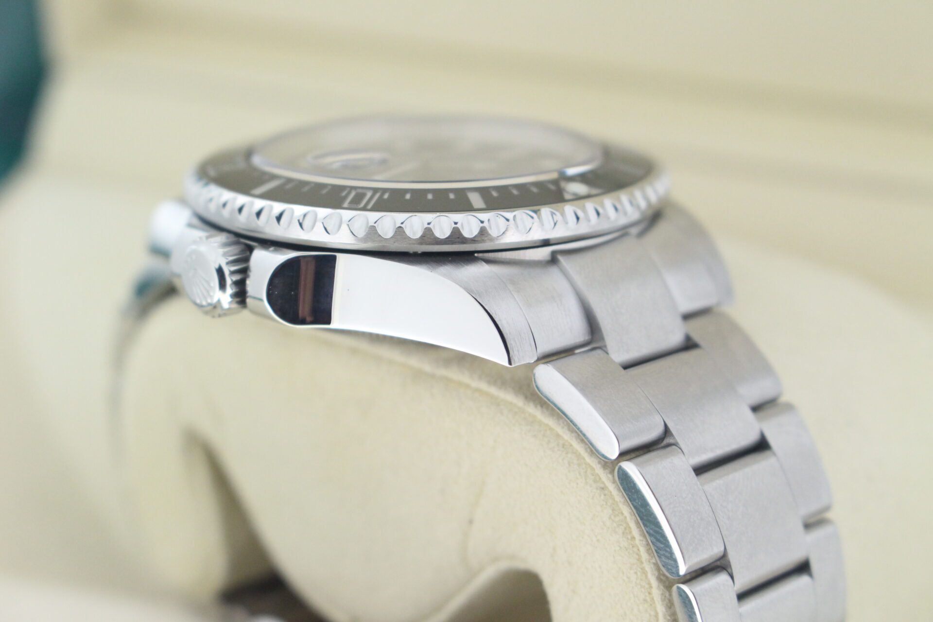 Rolex Sea-Dweller 50 Anniversary 126600 shoulder