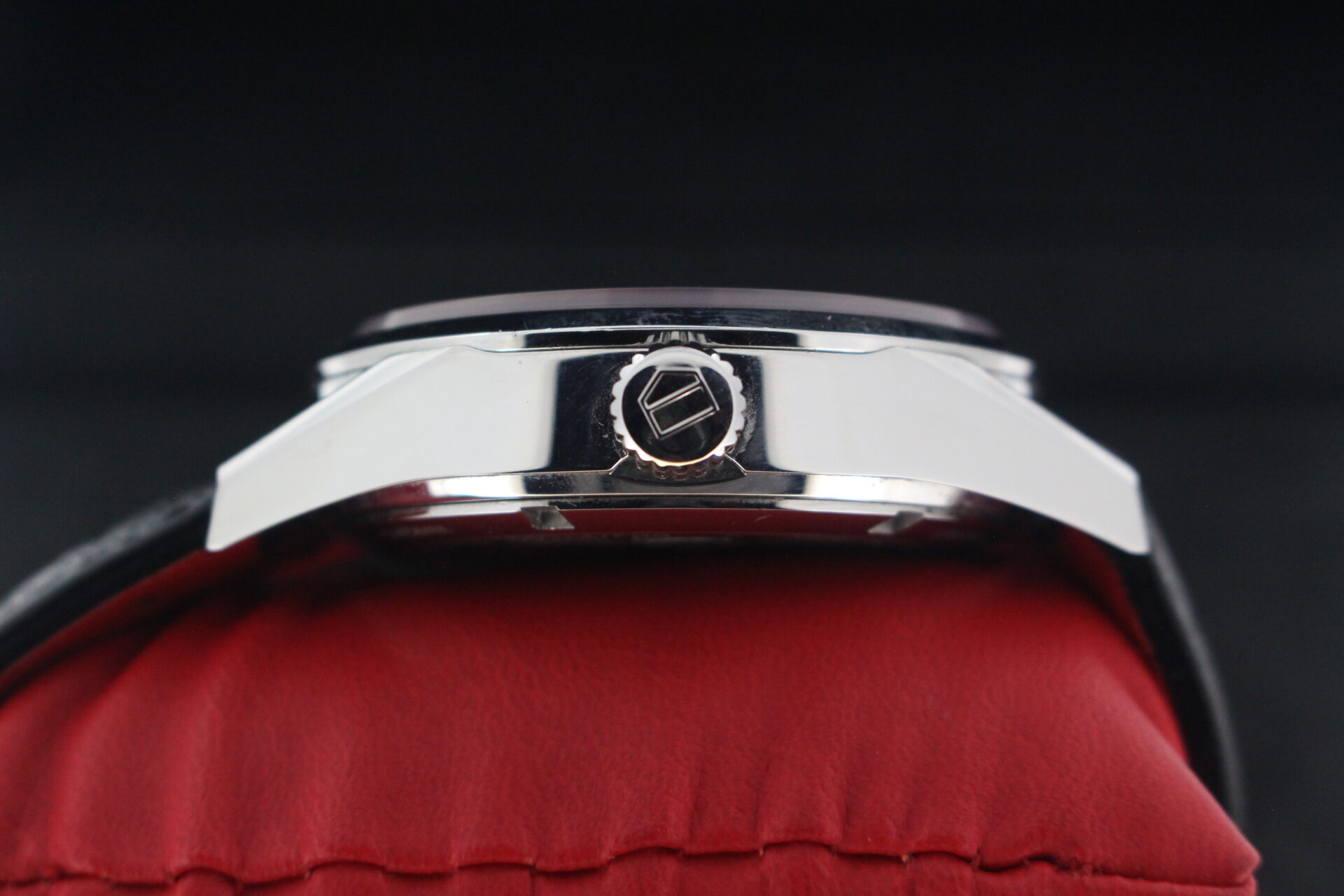 Tag Heuer Carrera Muhammed Ali crown