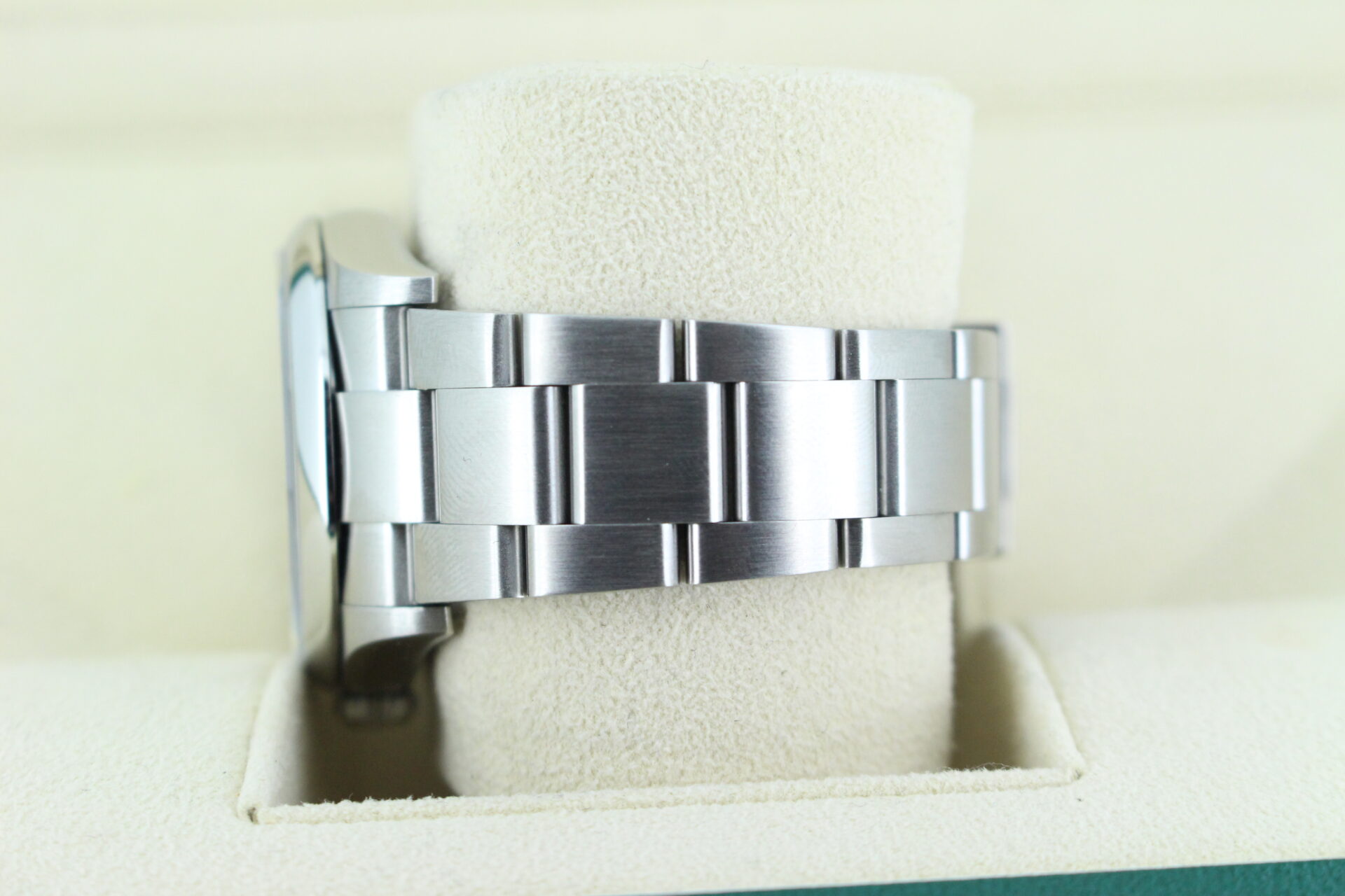 Rolex Oyster Perpetual 36 Silver 126000 Oyster bracelet