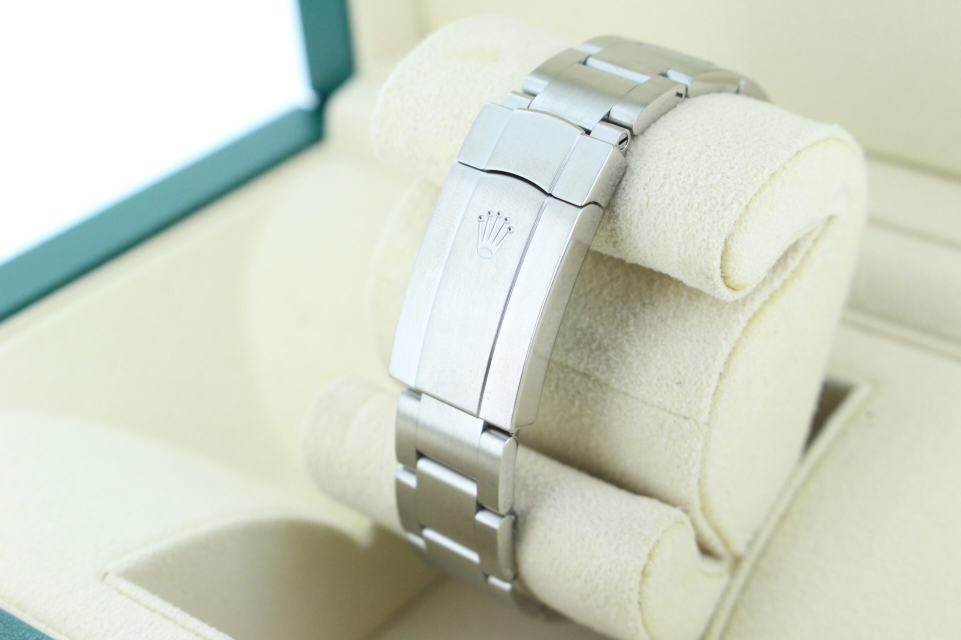 Rolex Oyster Perpetual 36 Silver 126000 clasp