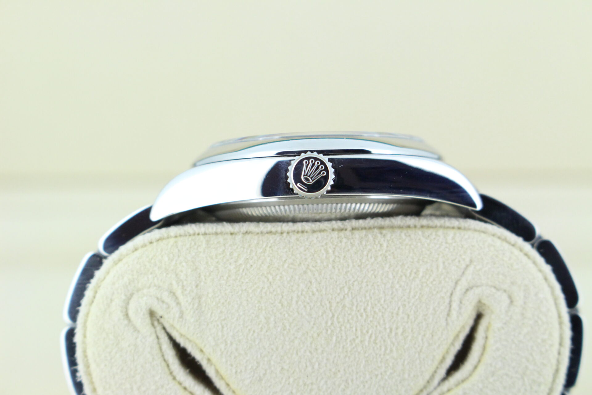Rolex Oyster Perpetual 36 Silver 126000 crown