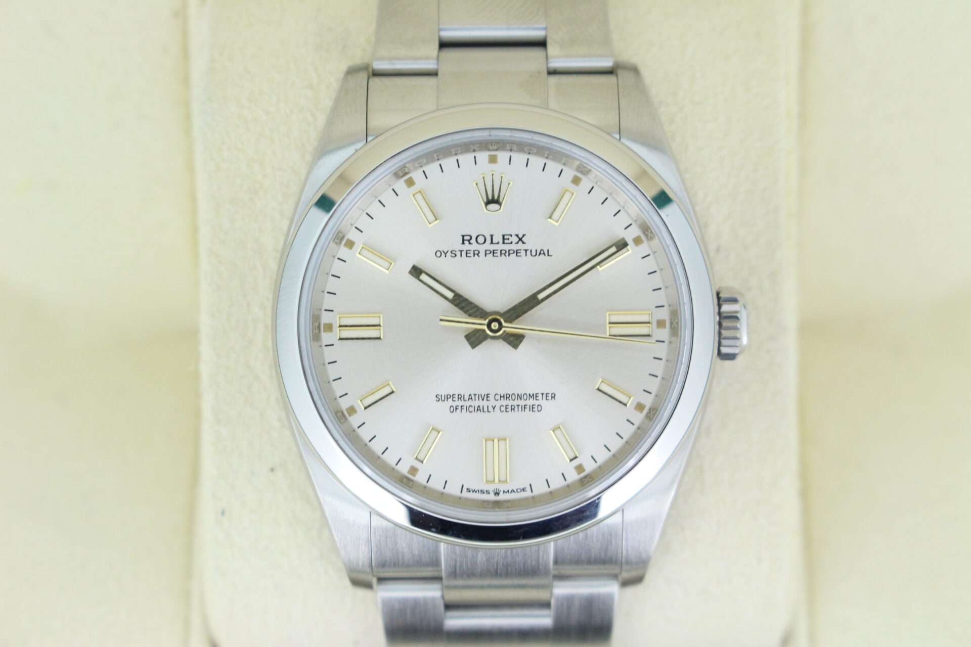 Rolex Oyster Perpetual 36 Silver 126000 watch face