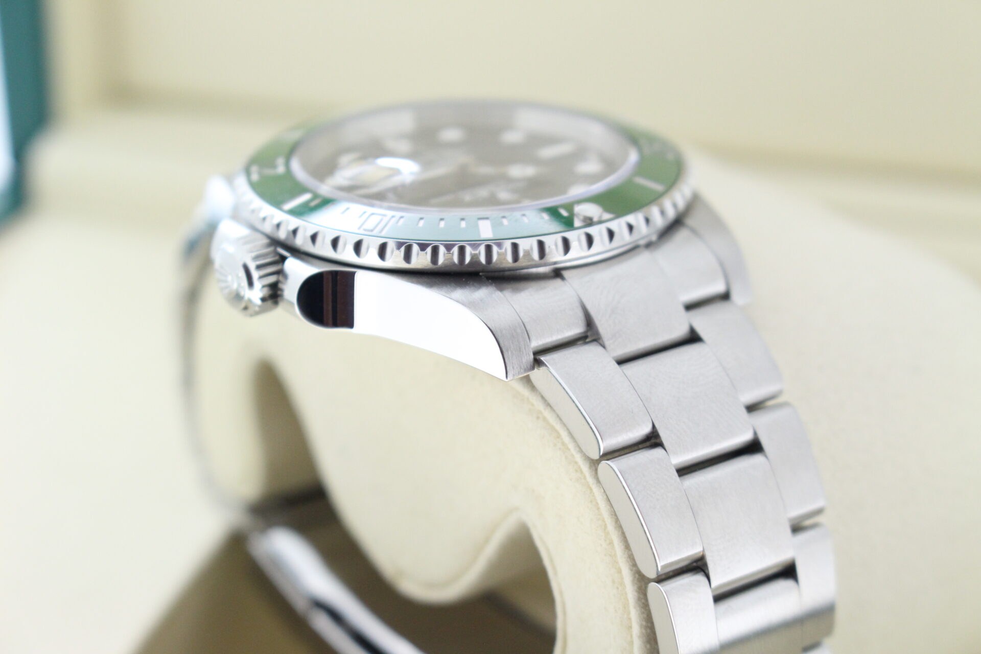 Rolex shoulders on a submariner