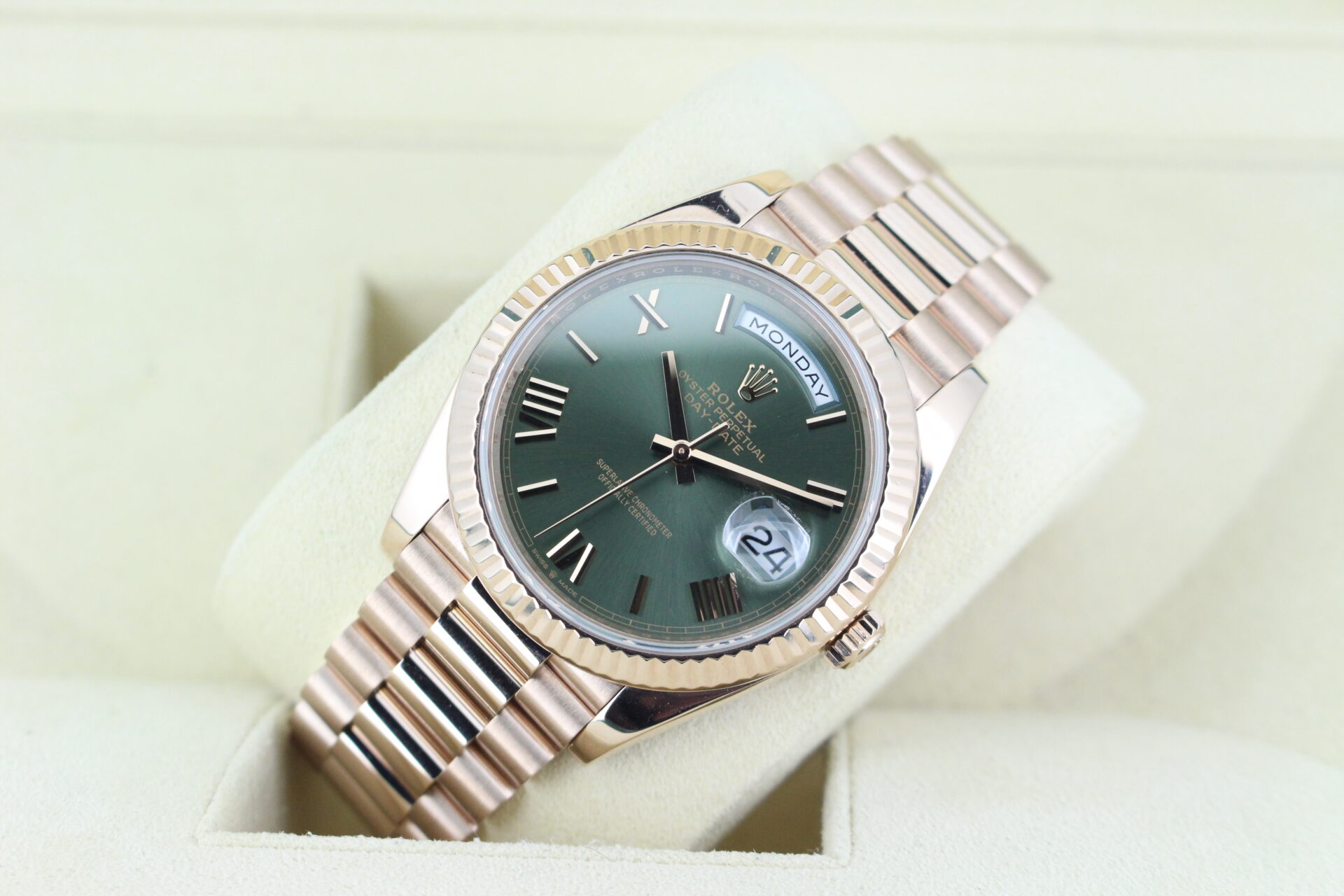 Rolex Day-Date 40 Rose Gold Olive 228235 tilted