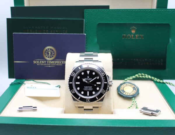 Rolex submariner full set in its box with all its original accessories