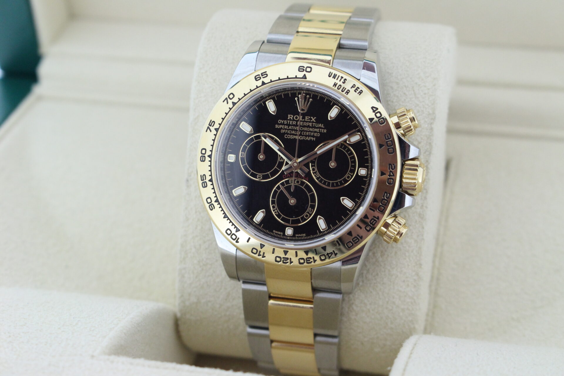 Rolex Daytona Black 116503 facing towards the left to show the right angle