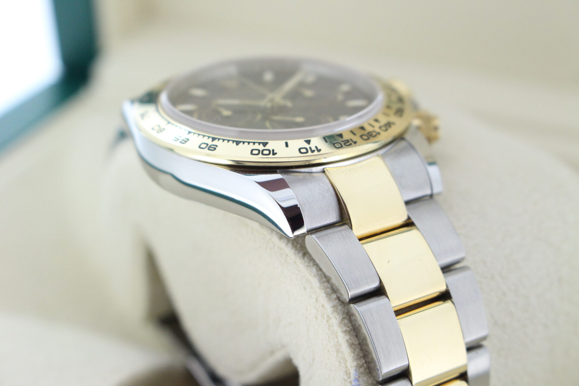 Rolex Daytona Black 116503 shoulder
