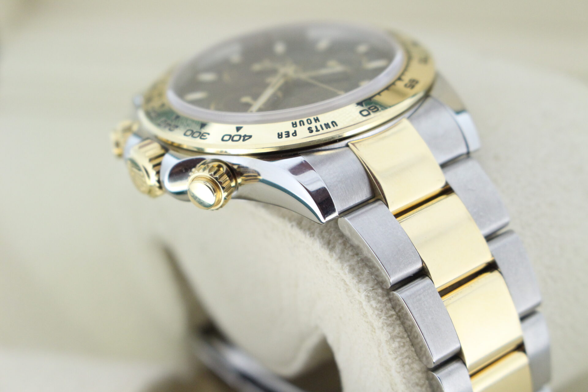 Rolex Daytona Black 116503 shoulder