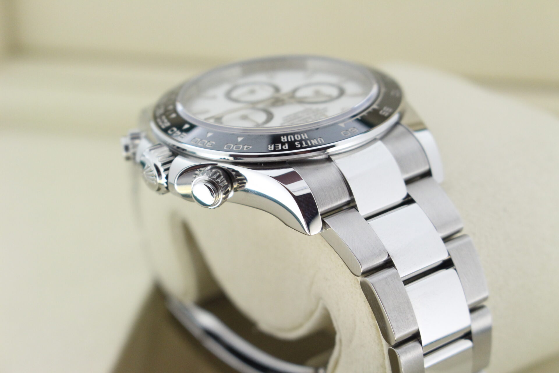 Rolex Daytona Panda 126500LN shoulder