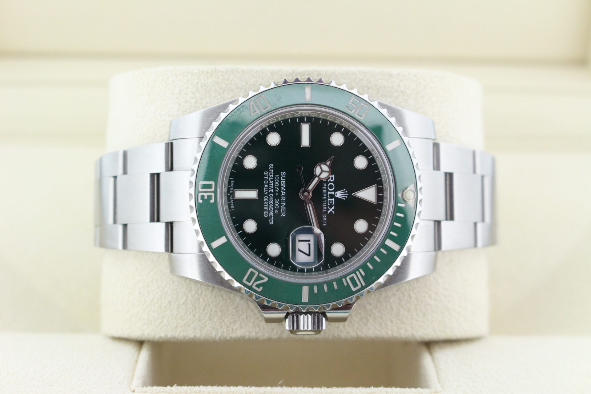 Rolex Submariner Hulk 40mm 116610LV on it's side