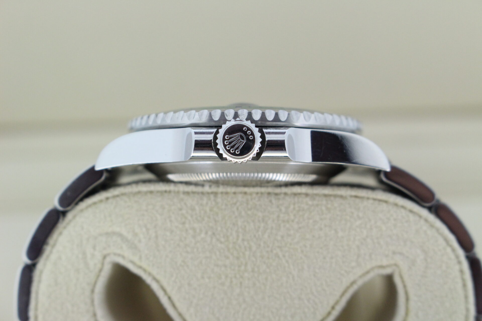 Rolex Submariner Hulk 40mm 116610LV crown