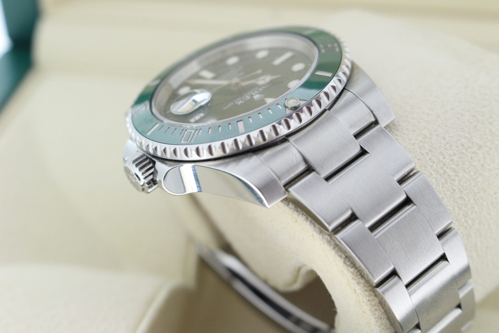 Rolex Submariner Hulk 40mm 116610LV shoulder