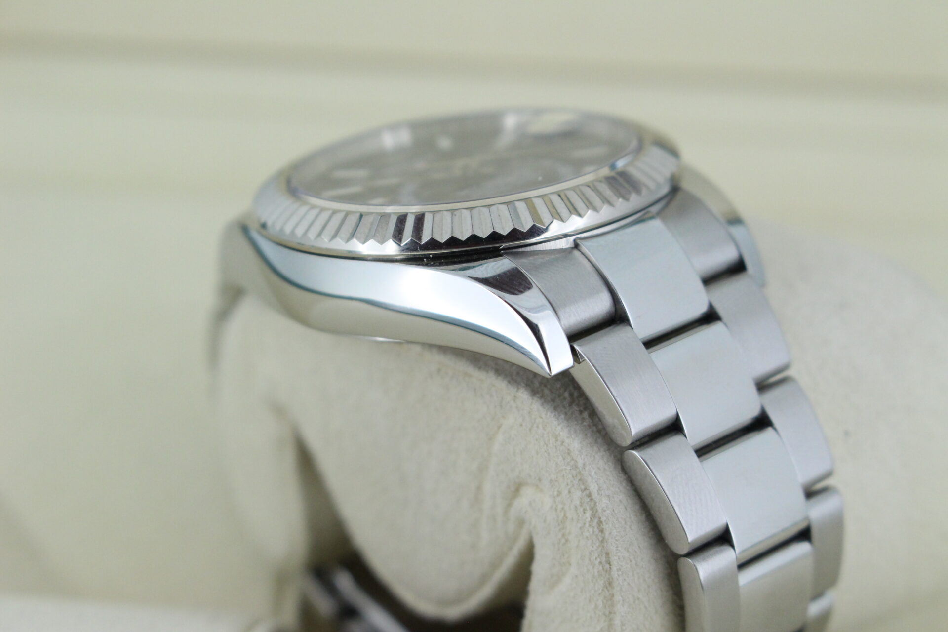Rolex Sky-Dweller Blue Dial 326934 shoulder