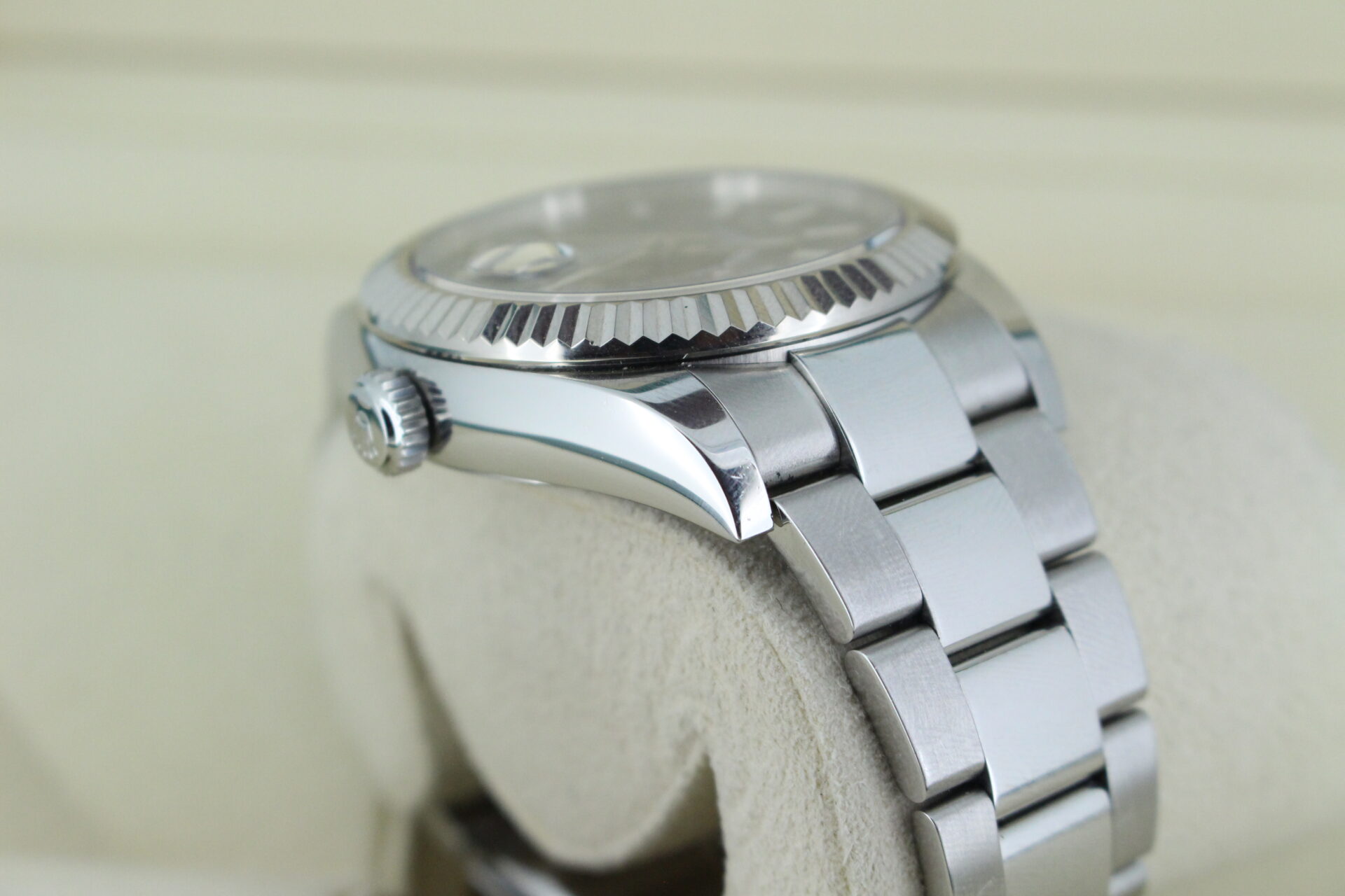 Rolex Sky-Dweller Blue Dial 326934 shoulder
