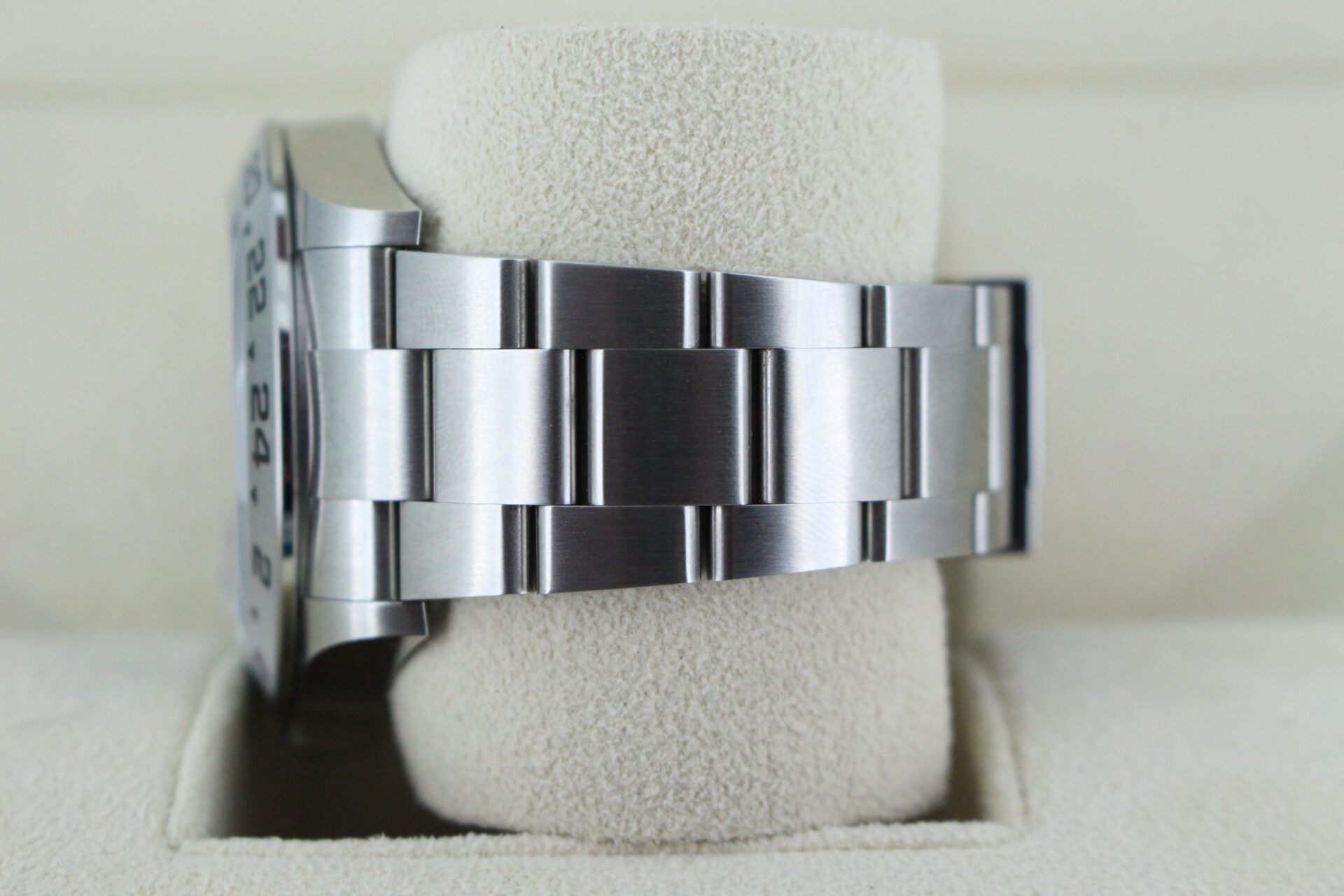 Rolex Explorer II 226570 Oyster bracelet