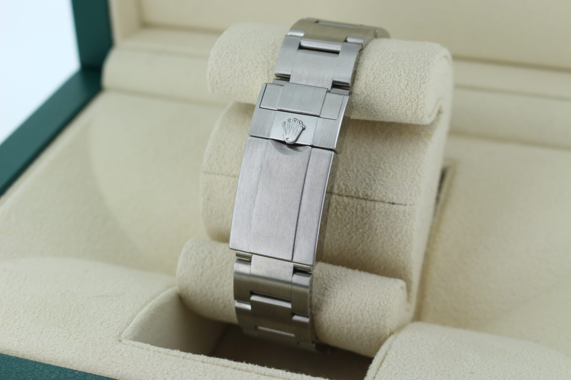 Rolex Explorer II 226570 Oyster bracelet clasp