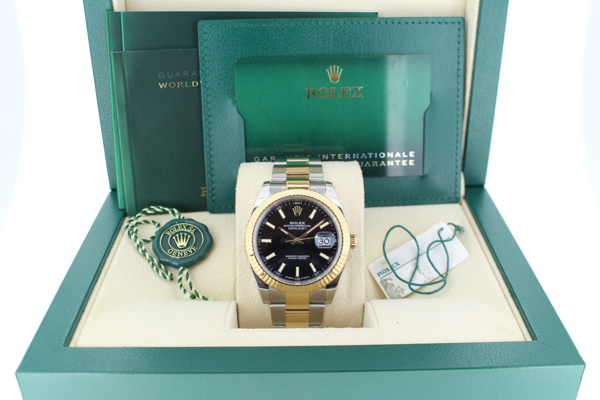 Rolex Datejust 41mm 126333 in it's box with both swing tags, booklets and warranty card