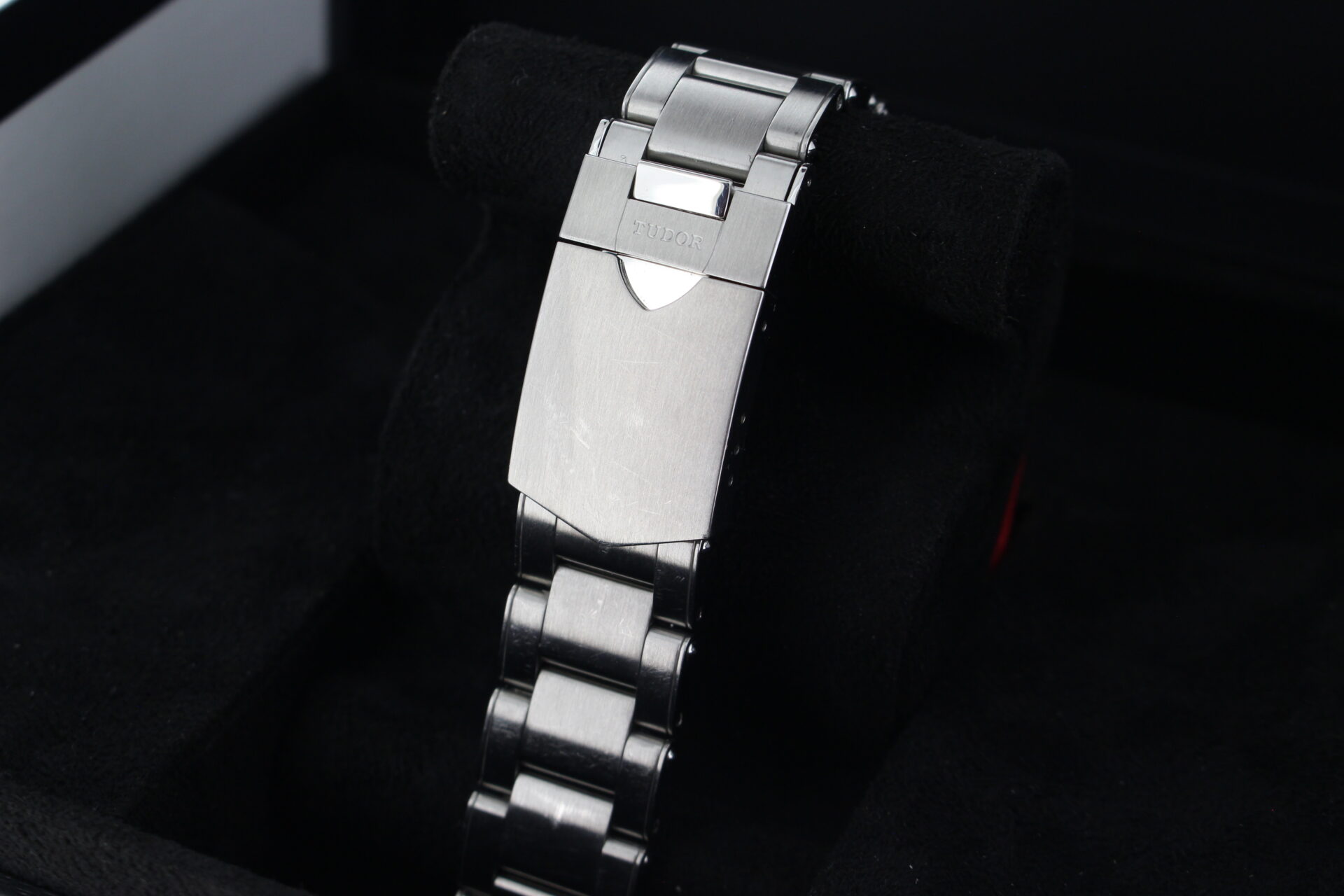 Tudor Black Bay Chrono Panda M79360N clasp