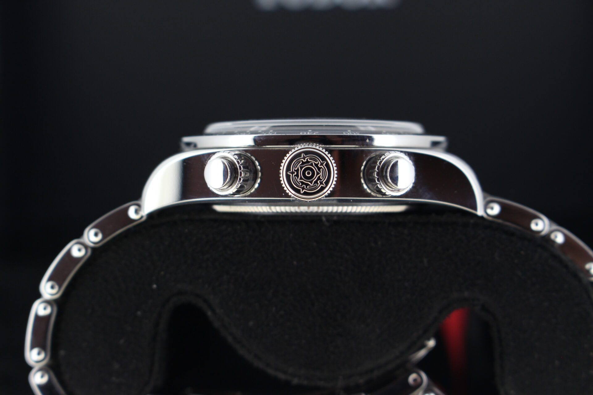 Tudor Black Bay Chrono Panda M79360N crown