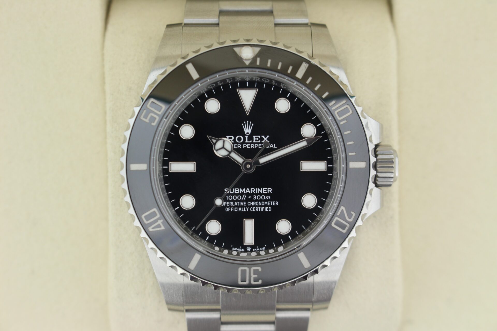 Rolex Submariner No Date 124060 watch face