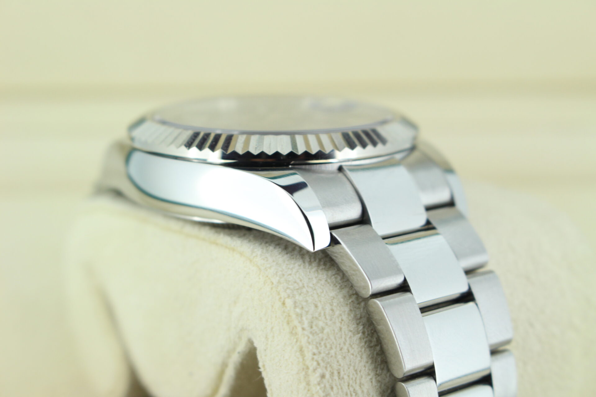 Rolex Sky-Dweller Blue Dial 336934 shoulder