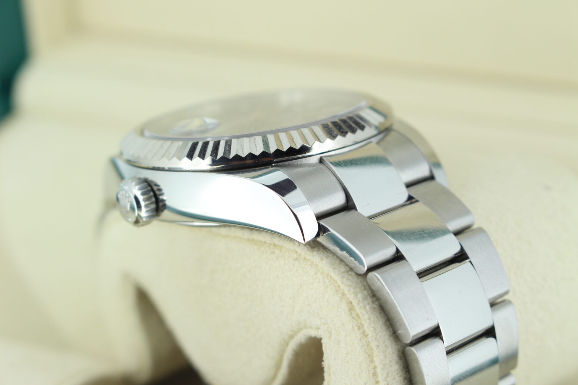 Rolex Sky-Dweller Blue Dial 336934 shoulder