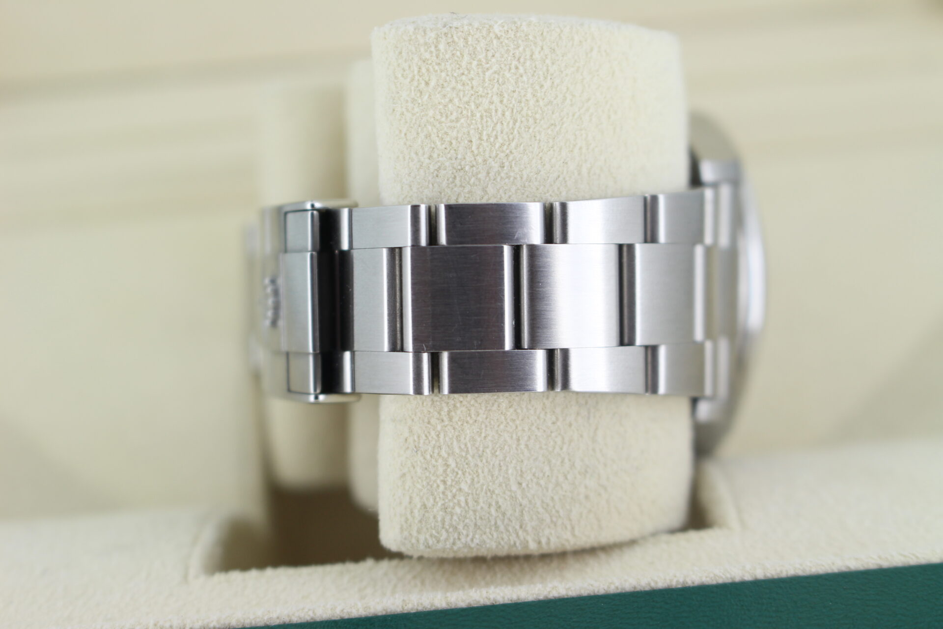 Rolex Explorer II Polar 226570 Oyster bracelet