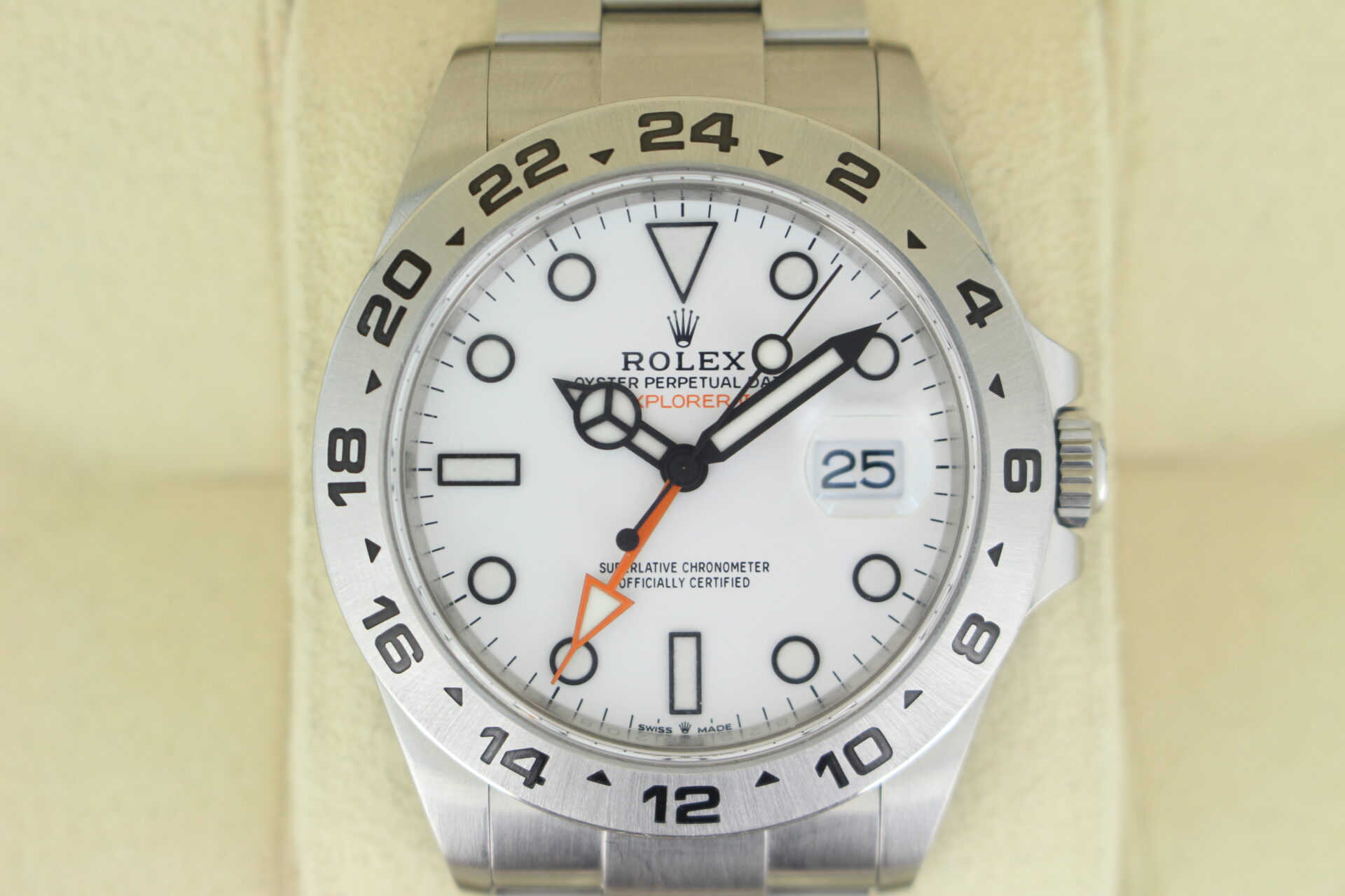 Rolex Explorer II Polar 226570 watch face