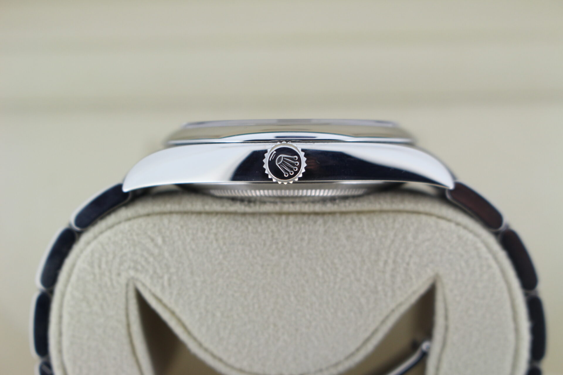 Rolex Oyster Perpetual 41 Green 124300 crown