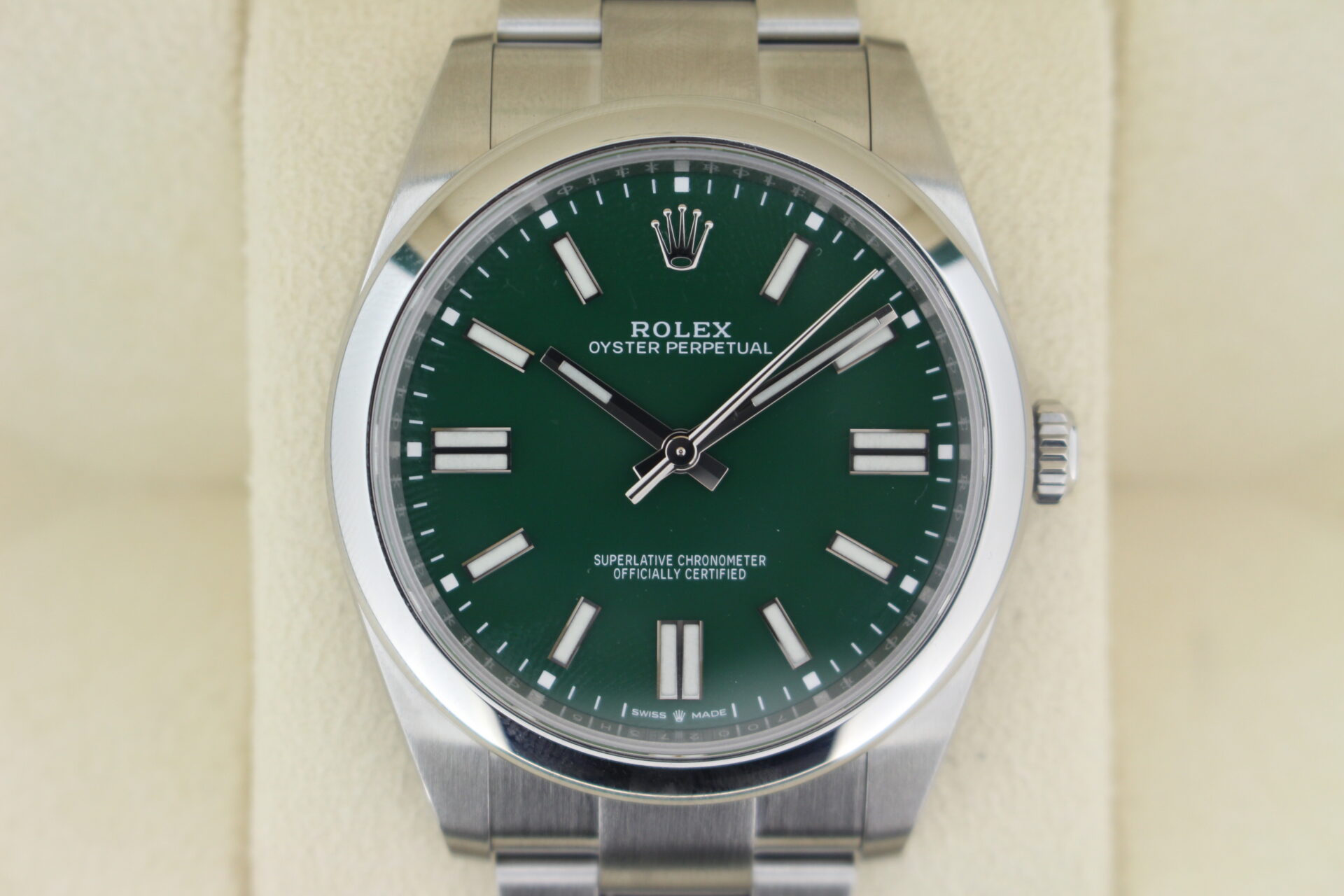 Rolex Oyster Perpetual 41 Green 124300 watch face