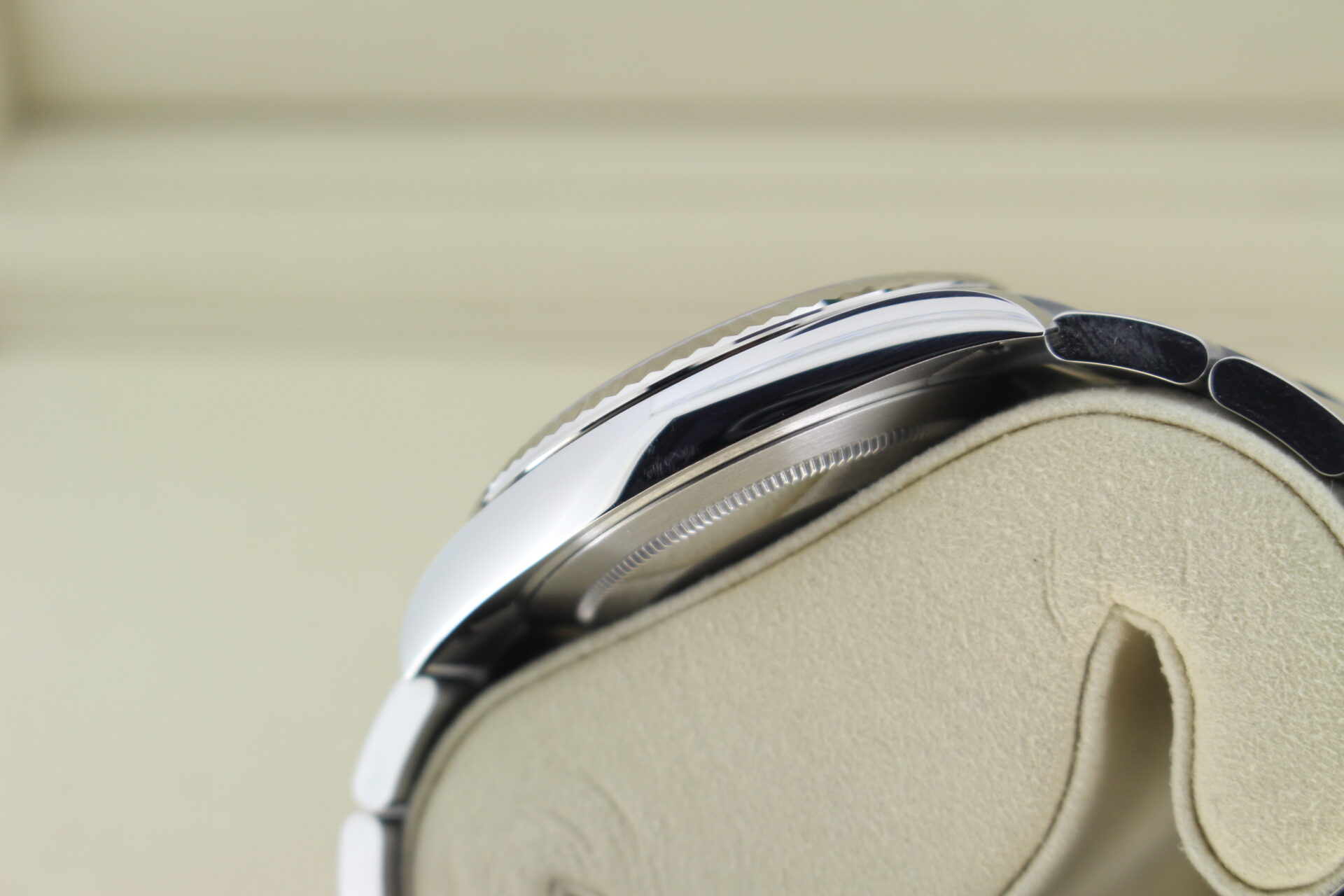 Rolex Datejust 41 Silver 126334 case