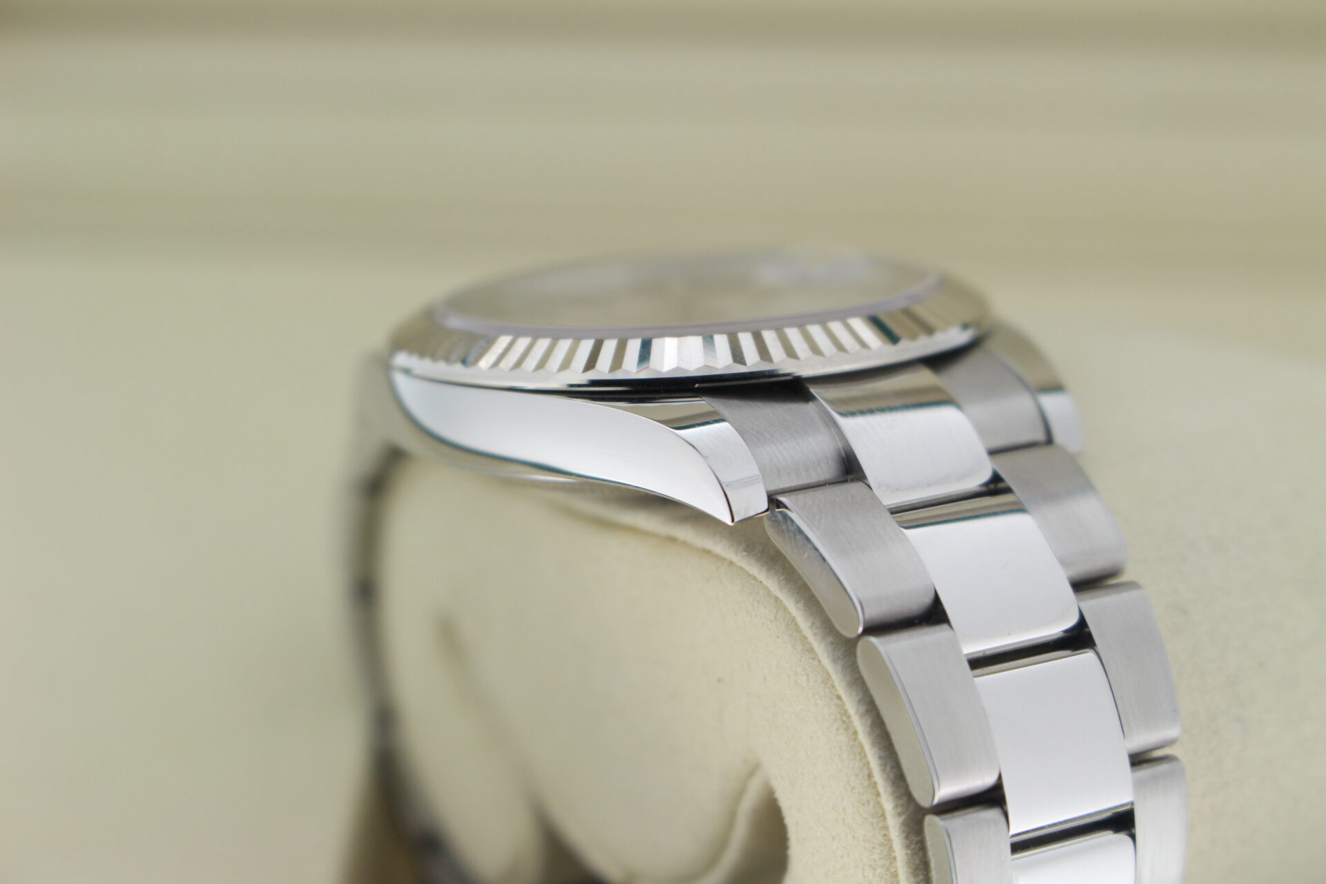 Rolex Datejust 41 Silver 126334 shoulder