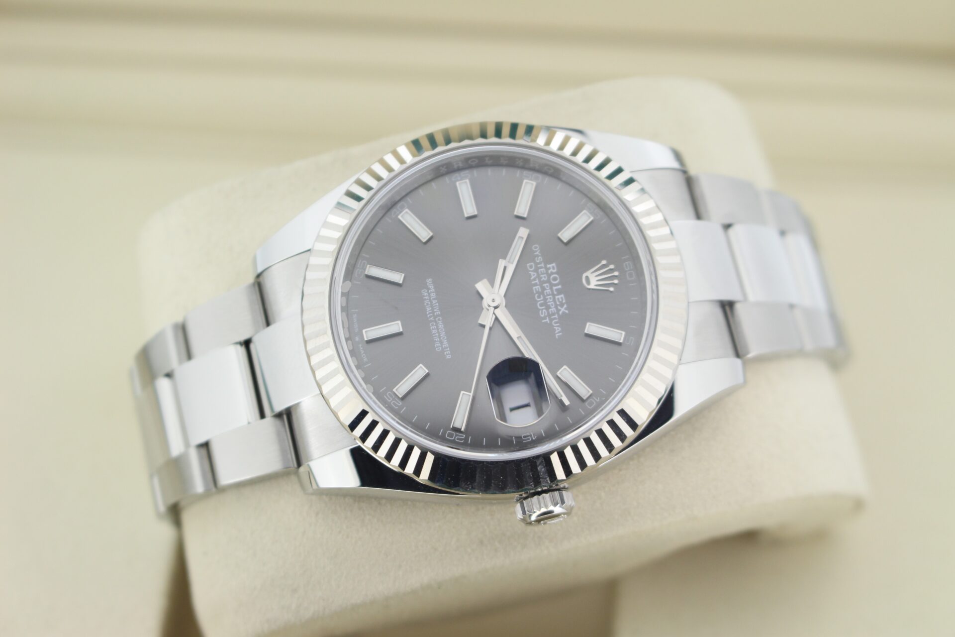 Rolex Datejust 41 Slate Grey 126334 on it's side