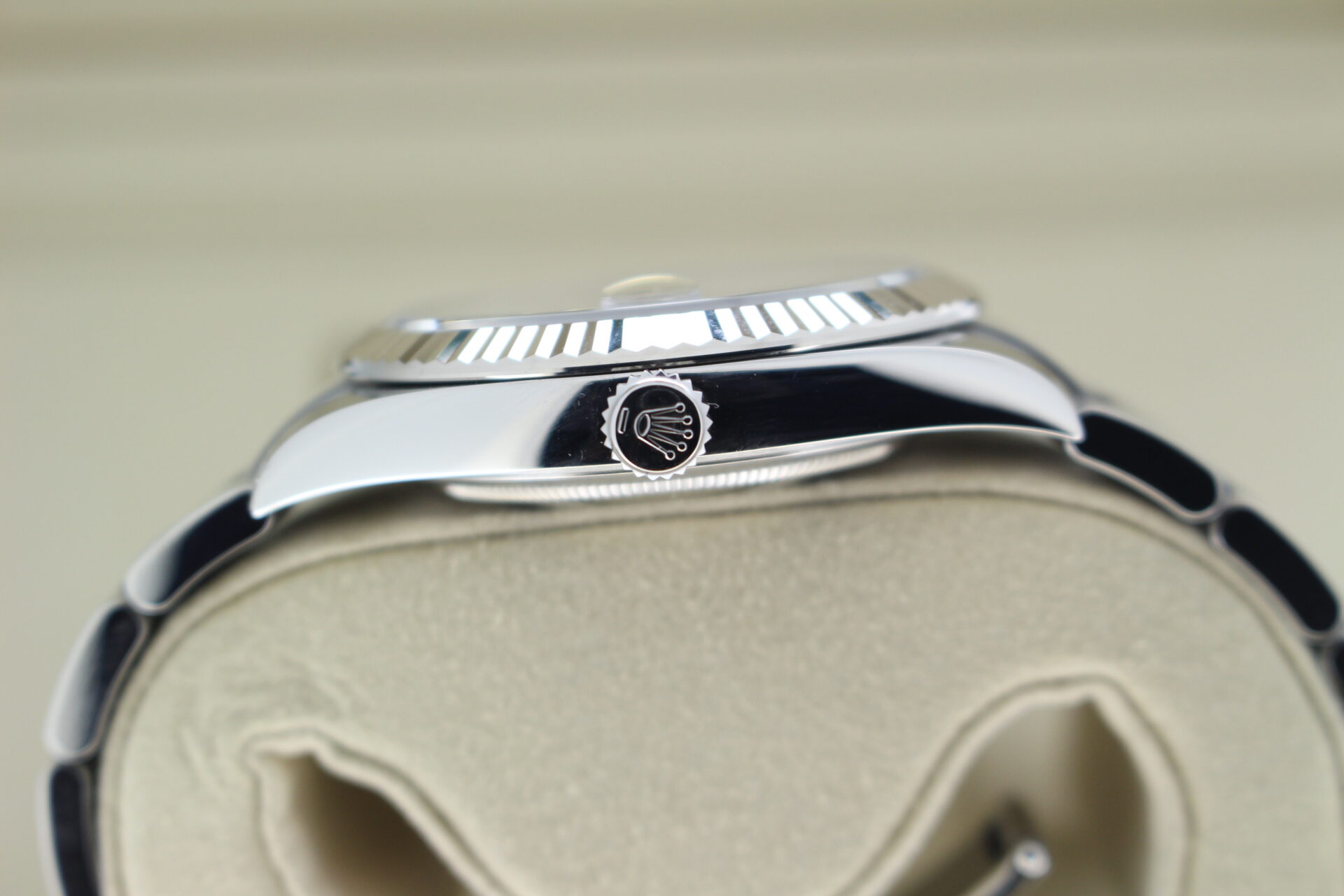 Rolex Datejust 41 Slate Grey 126334 crown