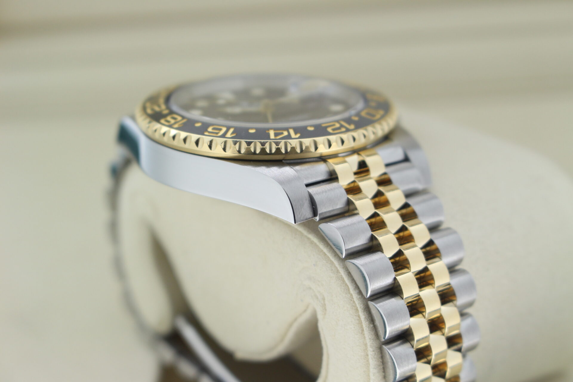 Rolex GMT Master II Zombie 126713GRNR shoulder