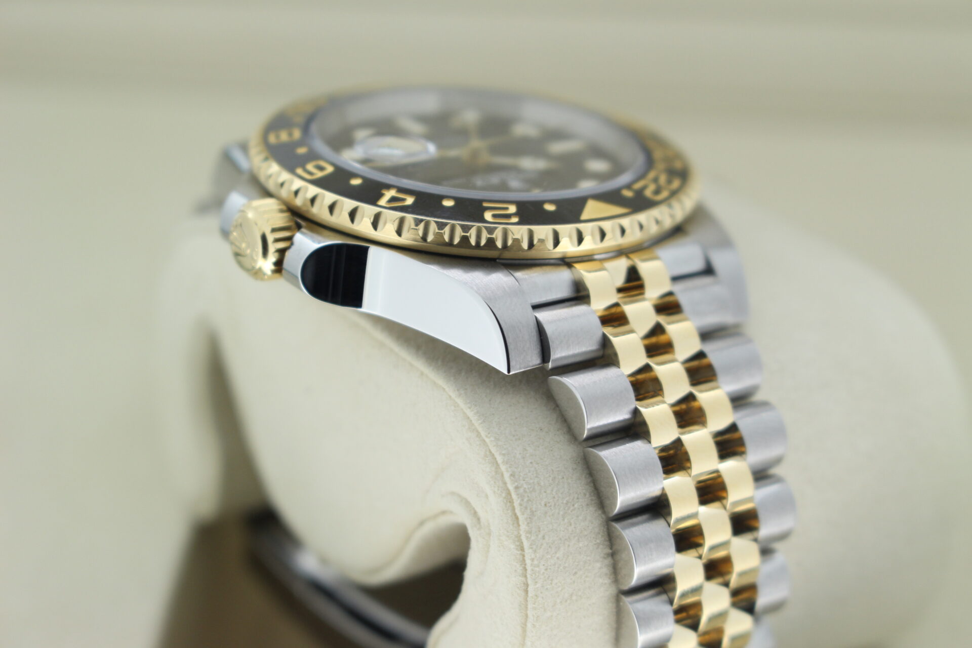 Rolex GMT Master II Zombie 126713GRNR shoulder