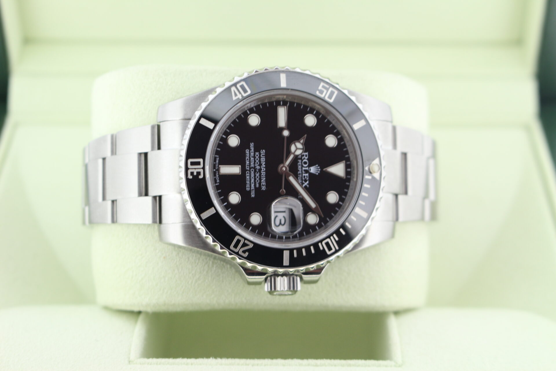 Rolex Submariner Date 40mm 116610LN on it's side