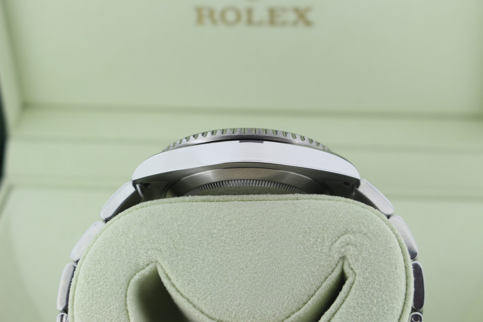 Rolex Submariner Date 40mm 116610LN case