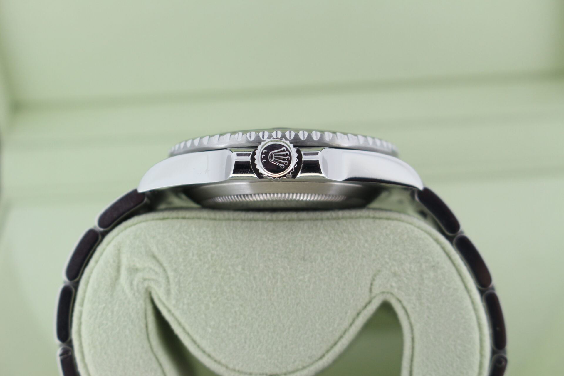 Rolex Submariner Date 40mm 116610LN crown