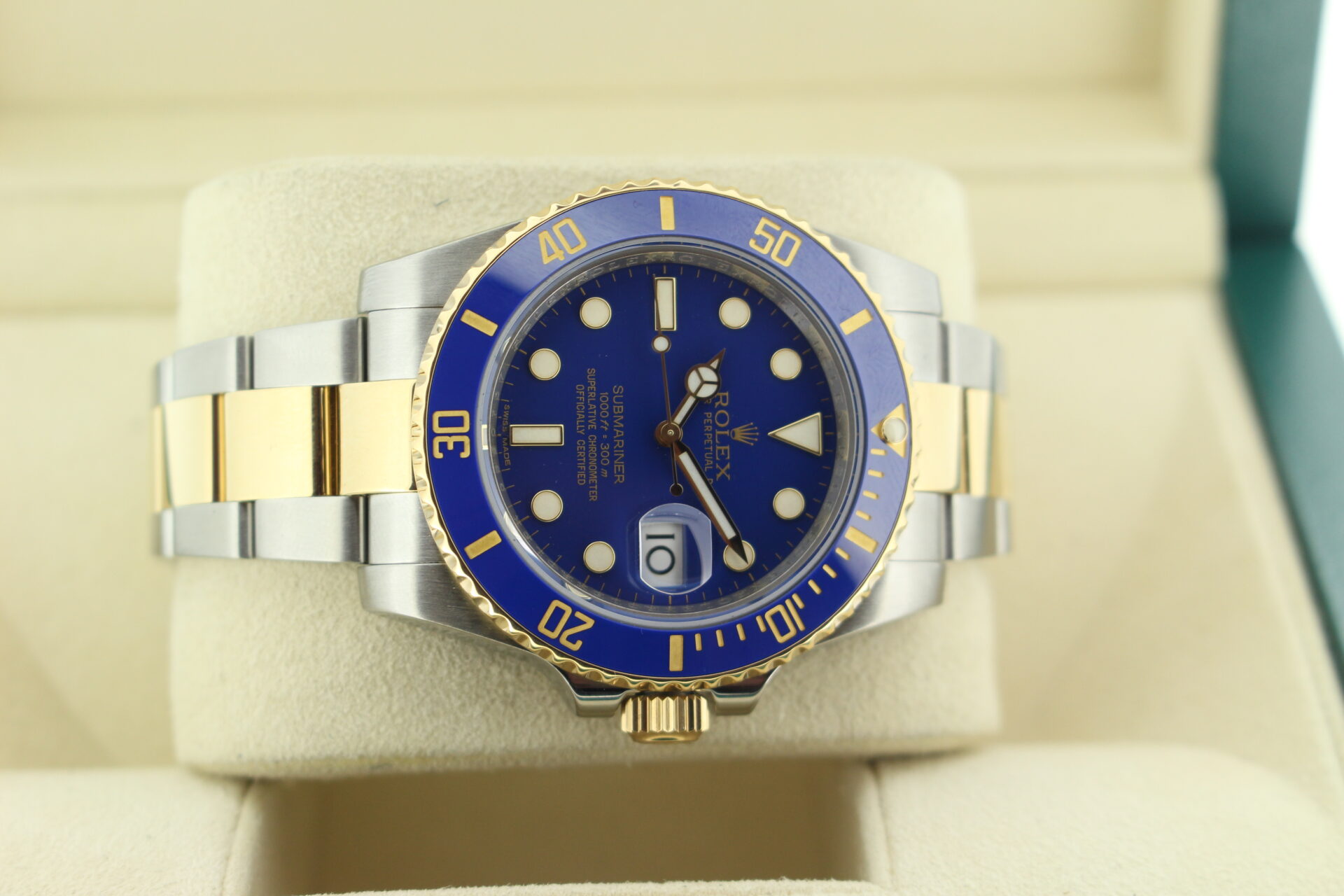 Rolex Submariner Bluesy 40mm 116613LB on it's side