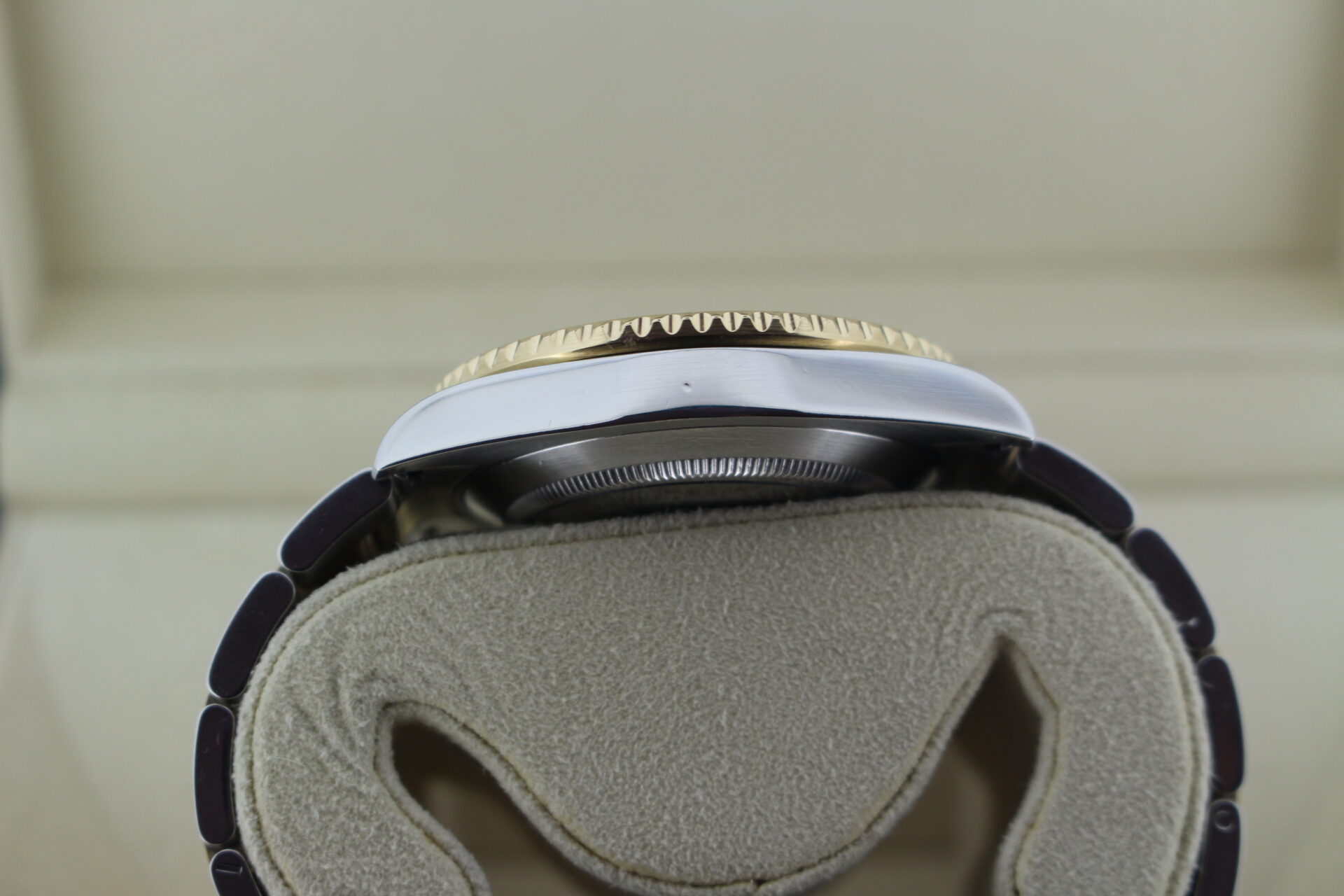 Rolex Submariner Bluesy 40mm 116613LB case